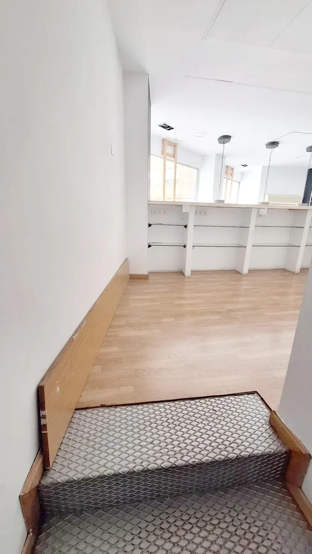 ¡OPORTUNIDAD ÚNICA DE ALQUILER EN EL CORAZÓN DE PONFERRADA!  🏙️✨ — 12