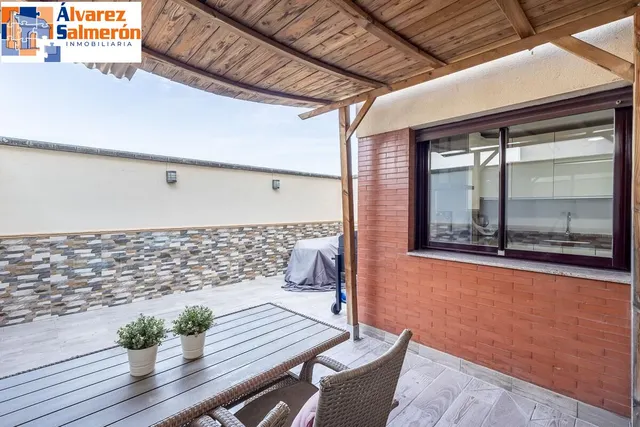 Amplia casa de 182 m2 con patio, gran sótano y a menos de 5 minutos del metro — 11