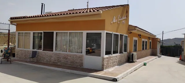 SE VENDE CHALET EN MUY BUENA ZONA PEGADO AL PUEBO Y A 20 MINUTOS DE ALICANTE — 2