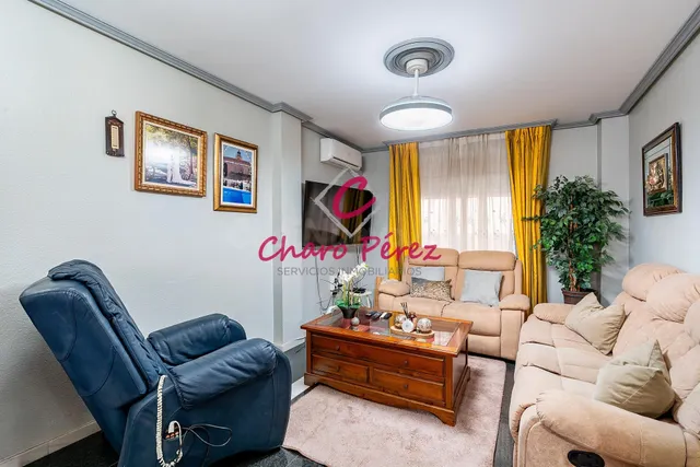 Vivienda en esquina lista para entrar a vivir en Aguadulce centro, zona Pedro Muñoz Seca. — 3