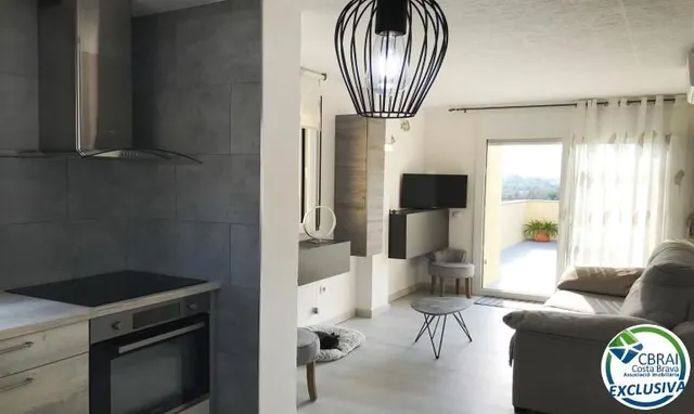 Apartamento reformado con amplia terraza y aparcamiento privado en Santa Margarita Roses — 13