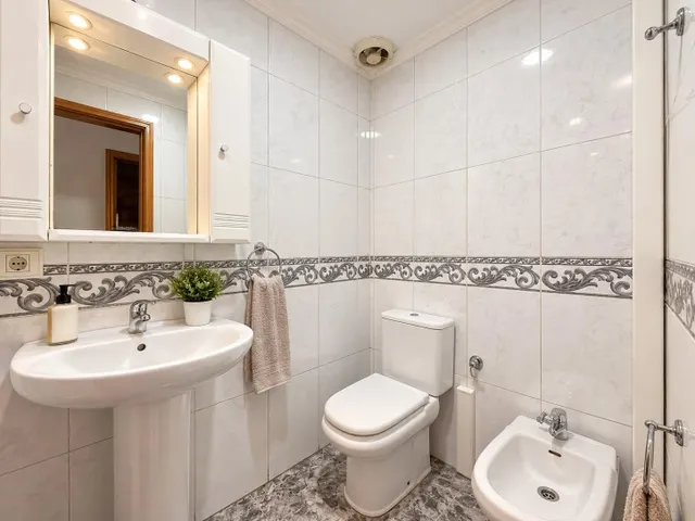 SE VENDE PISO LUMINOSO EN ALCARAVANERAS — 6