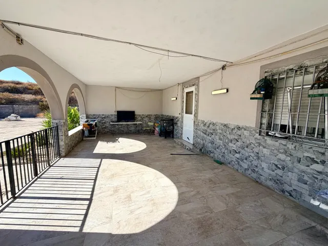 Cortijo reformado con construcción legalizada y 2.590 m2 de  - foto 4