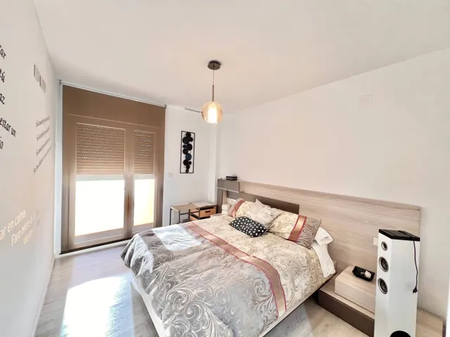 FANTASTICA VIVIENDA CERCA DEL TRAM — 14