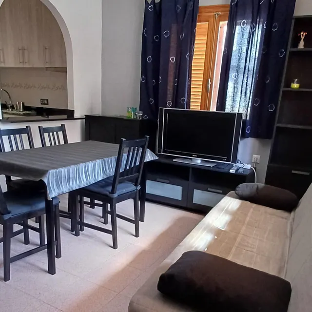 Amplia vivienda en urbanización con aparcamiento y piscina — 9