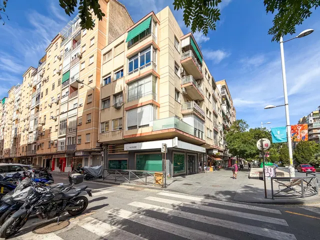 Piso de 3 Dormitorios junto al parque Federico Garcia Lorca. — 24