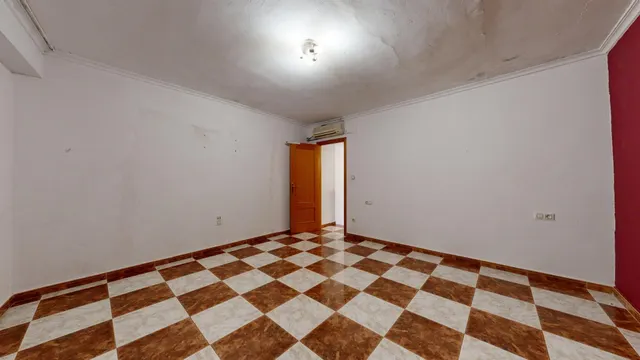 En el Raval, cullera una casa reformada y para entrar a vivir. — 6