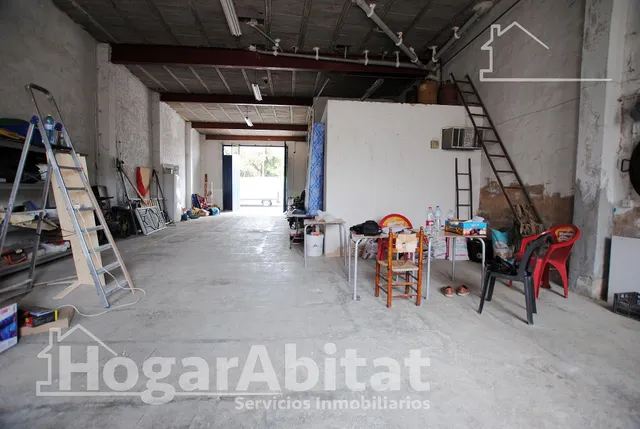 AMPLIO LOCAL COMERCIAL CON GARAJE — 6
