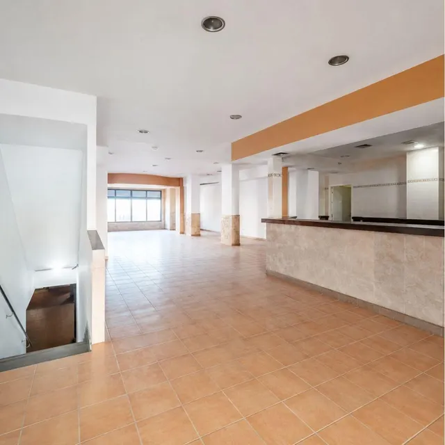 Venta de local (cualquier actividad) de 160m2 en Ripollet - foto 2