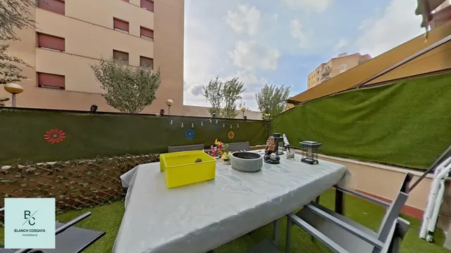 Seminuevo con terraza, piscina, parking y trastero — 8