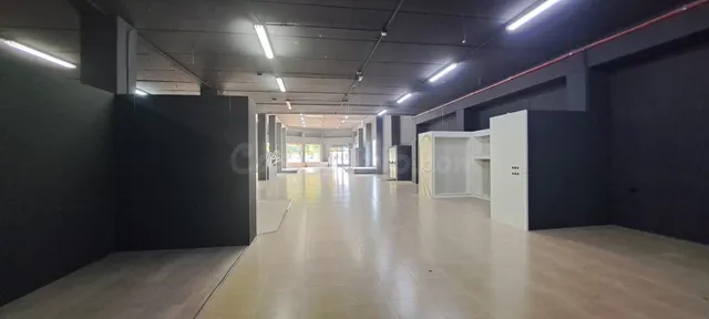 SE ALQUILA LOCAL COMERCIAL EN EL CENTRO DE ALMORADI