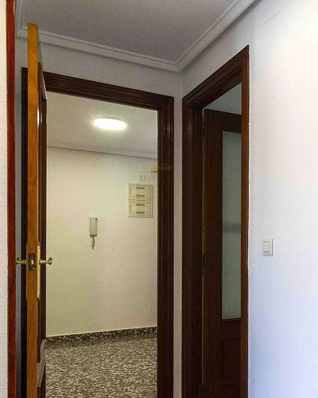 Amplia vivienda de 4 dormitorios con garaje, trastero y metro a pocos minutos — 28