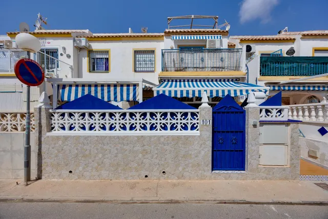 Bungalow planta baja con jardín y piscina junto c.comercial — 41
