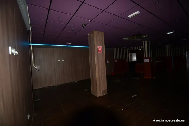 Alquiler local comercial en Orihuela, 170 m2. de superficie,  con 2 aseos. — 3