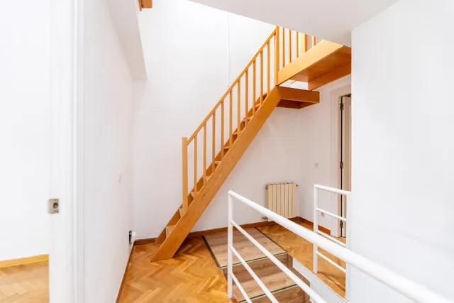 Chalet en pleno centro de Torrelodones, para disfrutar de la comodidad de tenerlo todo cerca sin renunciar al espacio de una vivienda unifamiliar. — 32
