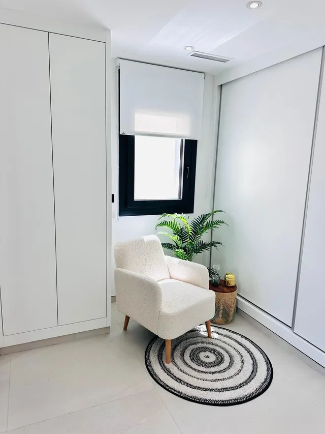 Villa contemporánea con piscina privada y solárium en San Pedro del Pinatar — 17