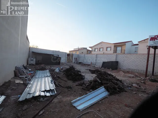 Se alquila solar en Avda Juan Carlos I, con 286 m2 y 51 metr - foto 4