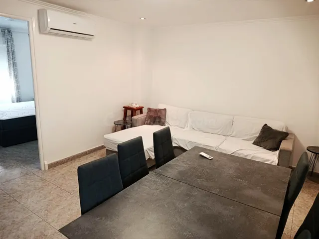 Vivienda reformada de 3 habitaciones 4ª planta con balcón - foto 5