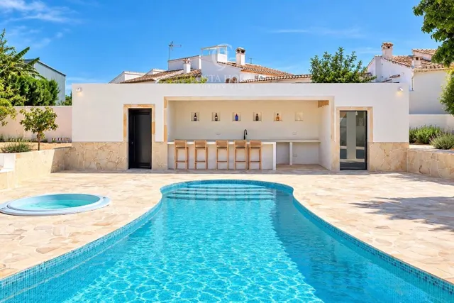 Villa arbela · luz, vida exterior y vistas abiertas al montgo en javea — 30
