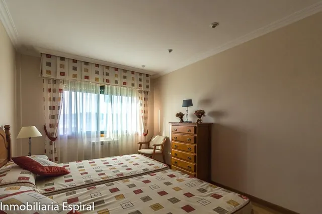 ¡Impresionante Chalet Familiar en Mogor, Marín! — 36