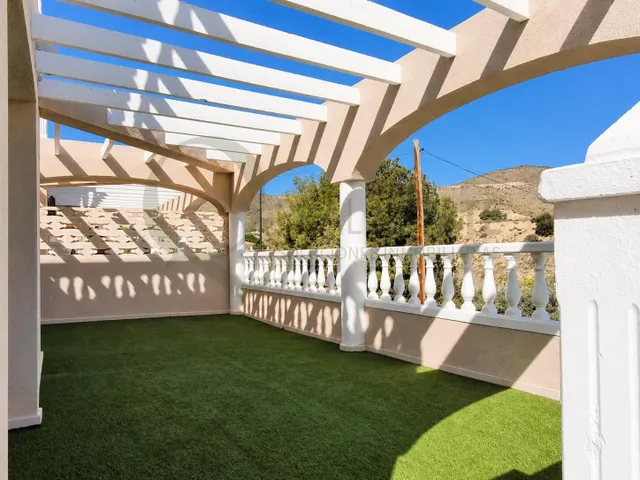 Chalet independiente con jardín y amplias terrazas en Lanuza, El Campello. — 11