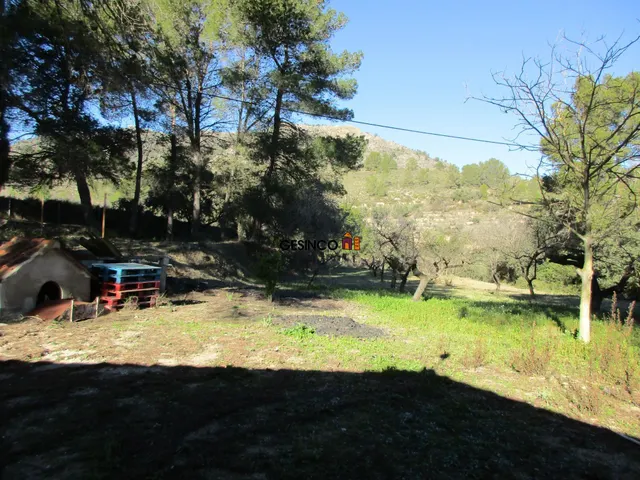 CHALET DE ORIGEN BIEN CONSERVADO CON PISCINA — 12