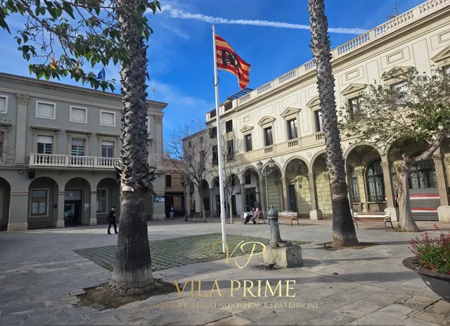 VIVIENDA UNICA EN EDIFICIO EMBLEMATICO NEOCLASICO EN VILASSA - foto 3