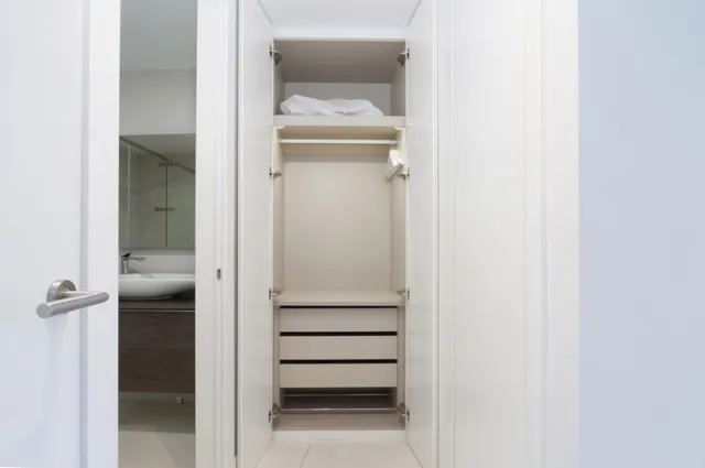Apartamento de 2 dormitorios con vistas al mar en Estepona — 20