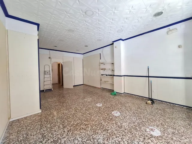 LOCAL COMERCIAL CON MUCHAS POSIBILIDADES EN EL CORAZÓN DE VI
