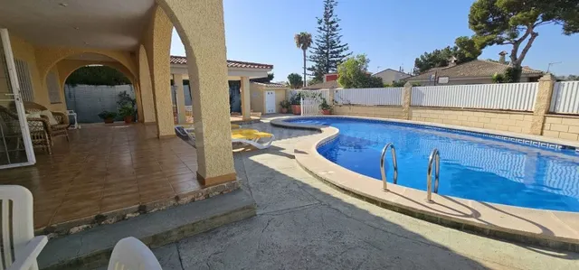 IMPRESIONANTE CHALET EN DEHESA DE CAMPOAMOR - foto 2