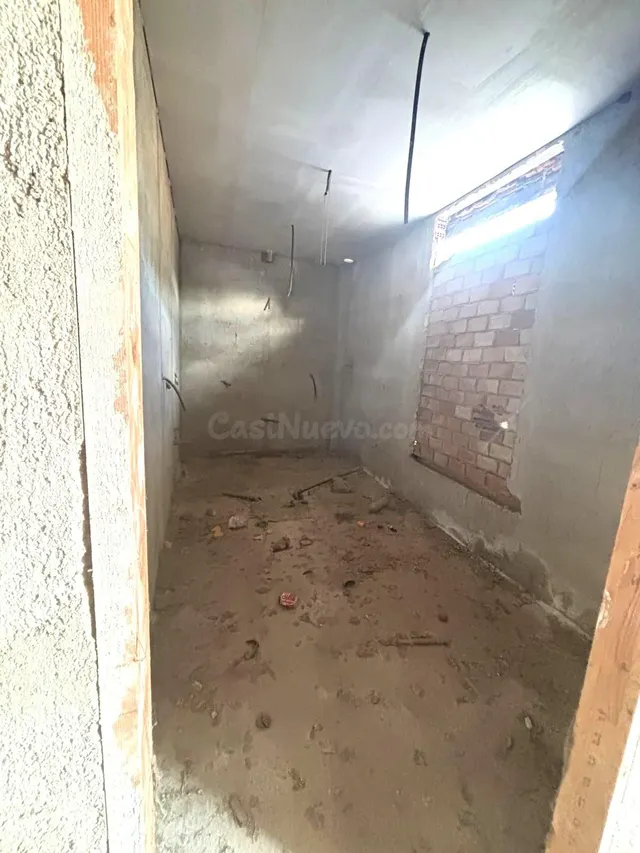¡Oportunidad Única! Casa Esquinera para Reformar en Brenes - foto 3