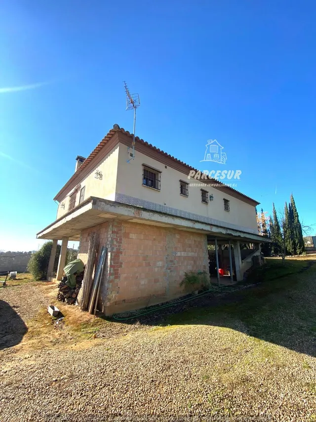 POSADAS- Parcela de terreno de 3.000m con casa en 2 plantas. — 25