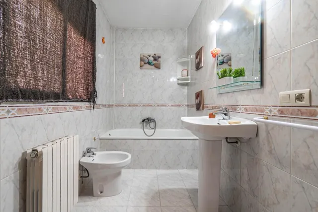 EXCLUSIVA VIVIENDA CON PISCINA PRIVADA EN URBANIZACIÓN "EL TORREÓN" EN ALBOLOTE. — 15