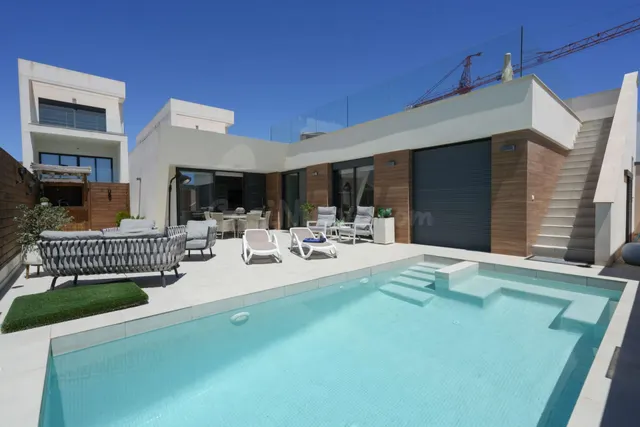Villa 4 habitaciones 1m² en venta - Pueblo 4