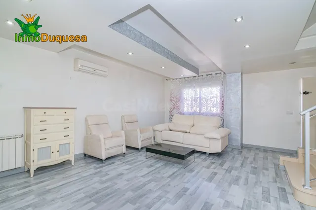 Casa pareada en JUN. Con patio de 90 m2. - foto 4