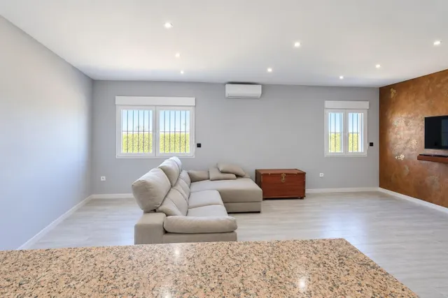 Casa reformada con piscina en parcela de 2.500 m2 (urbano y rústico) — 21