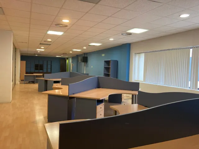 ALQUILER DE OFICINA, EN CENTRO DE EMPRESAS — 15