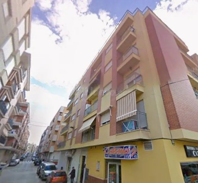 Se vende piso CESIÓN DE REMATE en C/ PABLO IGLESIAS en Águil - foto 2