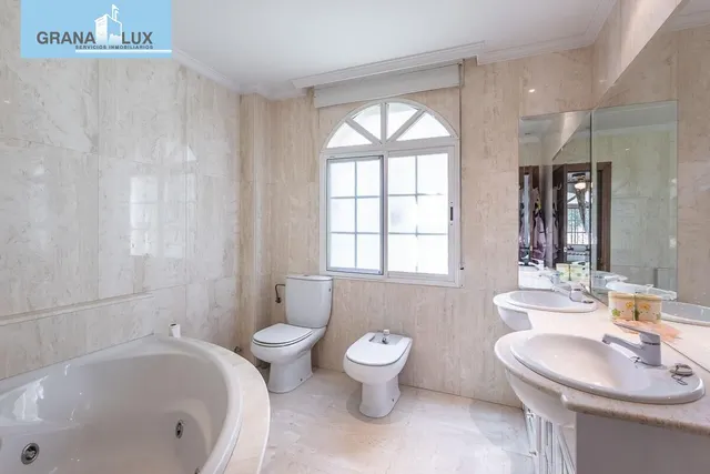Espectacular Chalet en Ogijares - Ideal para Familias — 42