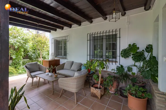 Chalet pareado con piscina, jardín y bonitas vistas a Granada en La Zubia — 9