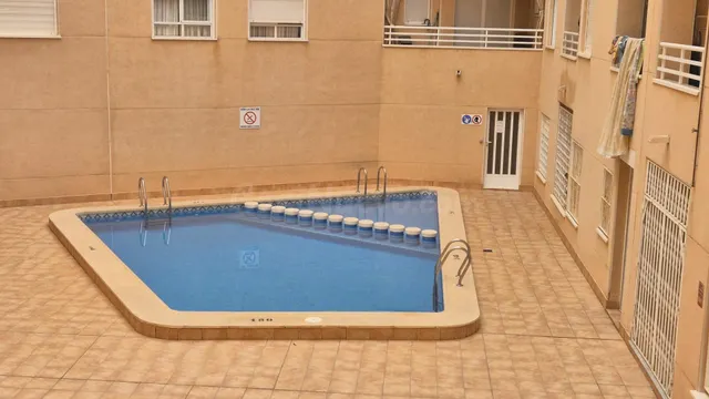 Apartamento de 2 dormitorios con ascensor y piscina comunita