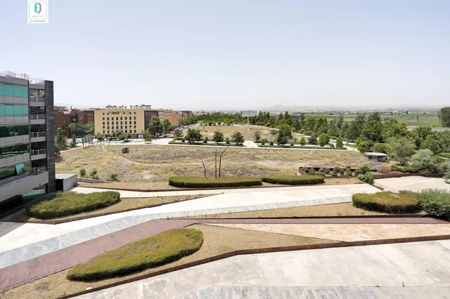 Amplia y luminosa oficina en el emblemático y exclusivo edificio forum — 23