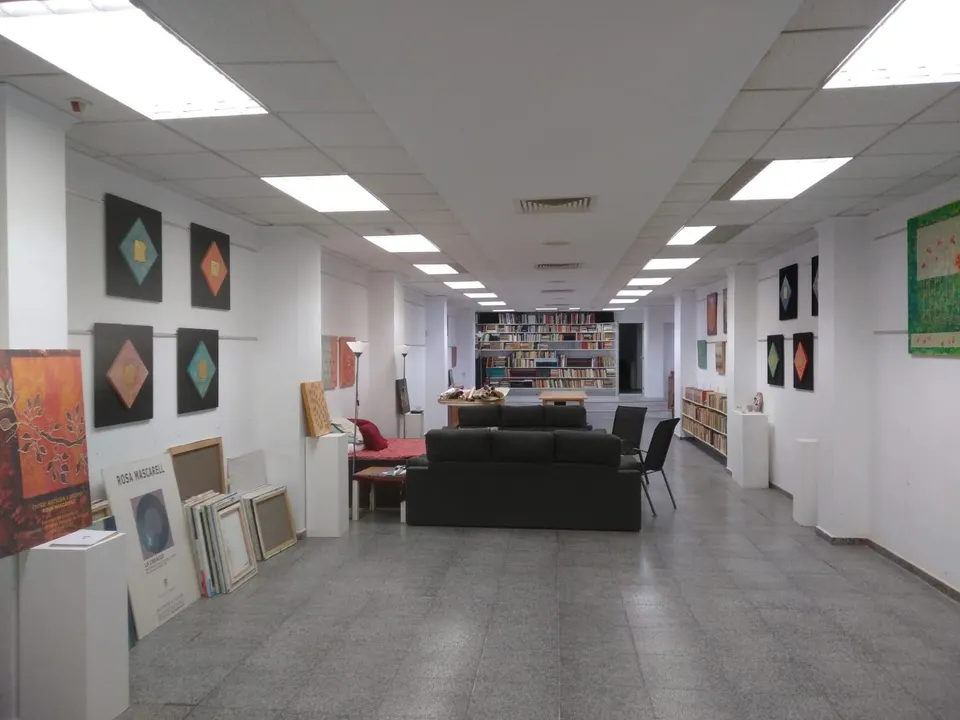 Amplio Local Comercial en el Corazón de Gandía