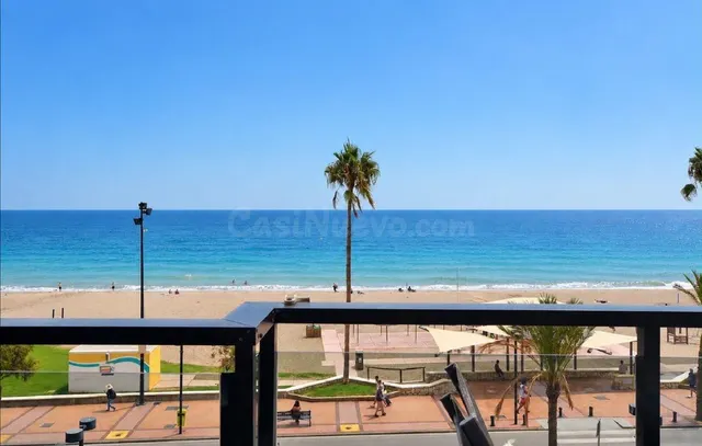 Precioso apartamento REFORMADO, en 1ª LÍNEA DE PLAYA