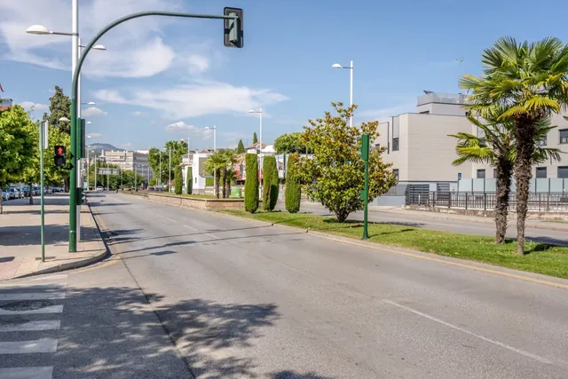 SE VENDEN 2 PLAZAS DE GARAJE. ZONA FORUM. 46.000 EUROS. — 16