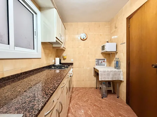 3 dormitorios, jardín, parking, piscina comunitaria. — 18