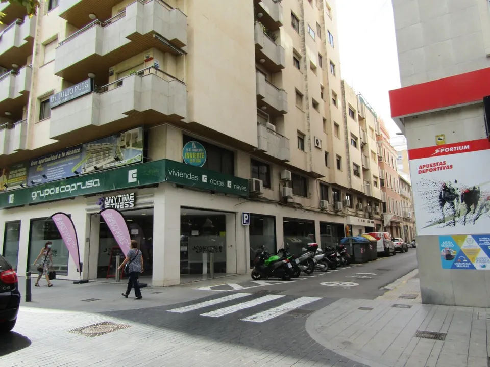 CENTRO GANDÍA - PASEO GERMANIAS - PLAZA DE GARAJE ABIERTA - SE ALQUILA
