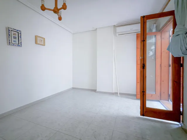 Edificio Galeon. Apartamento para reforma con excelente potencial de inversión + 2 amplias terrazas + piscina comunitaria — 15