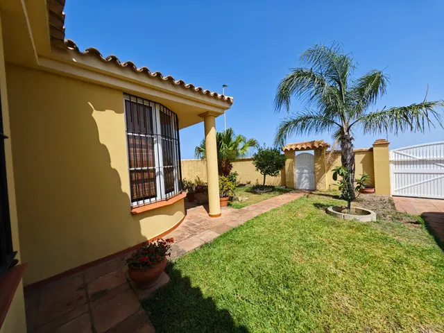 CHALET CON PISCINA EN SANCTI PETRI — 12