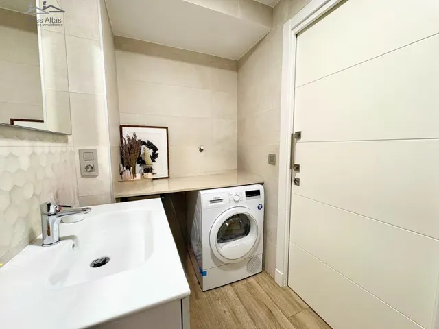 Luz, vistas al Parque de Marte y la playa a un paseo: tu refugio perfecto y casi a estrenar en plena Calle de la Torre — 30